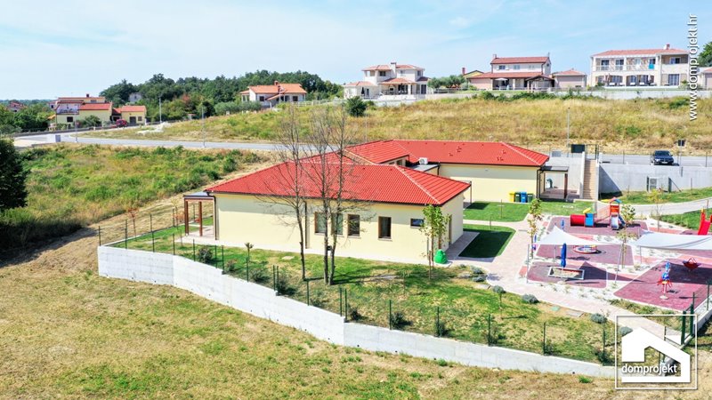 Moderner Fertigbau-Kindergarten Vižinada