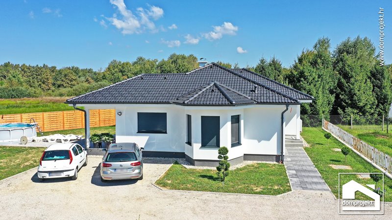 Komfortables Fertighaus mit Pool Brezje