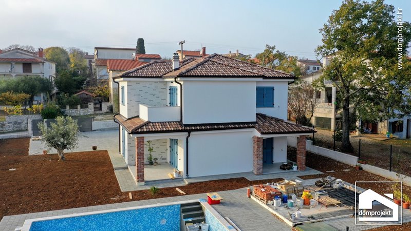 Komfortables Fertighaus mit Pool Mušalež