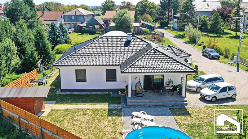 Energieeffizientes Fertighaus mit Pool Brezje