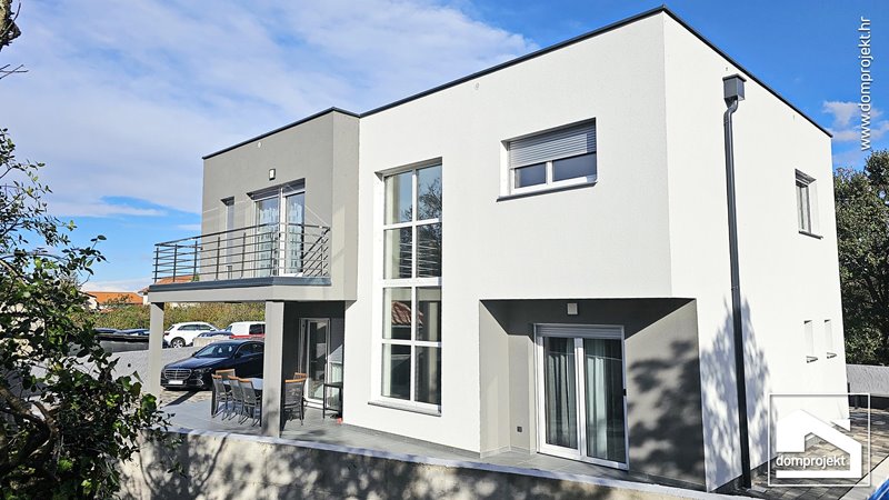 Modernes Fertighaus mit Obergeschoss Bilice