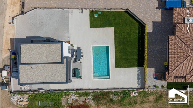 Modernes Fertighaus mit Pool Nedešćina