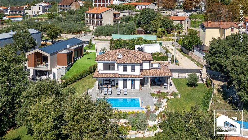 Fertighaus mit Pool Baderna