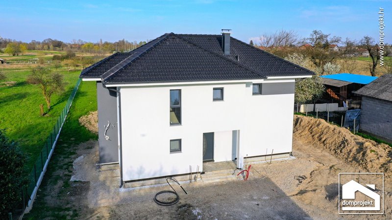 Modernes Fertighaus mit Obergeschoss Brezovica