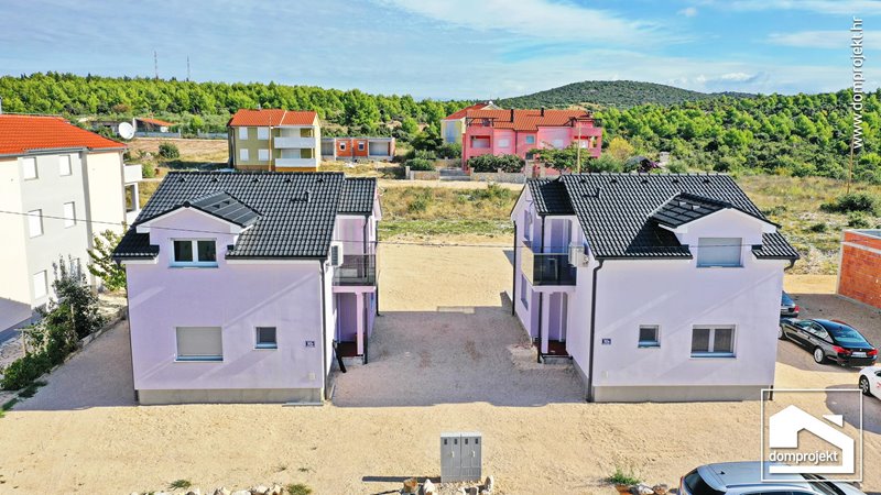 Modernes Fertighaus mit Dachgeschoss Kakma