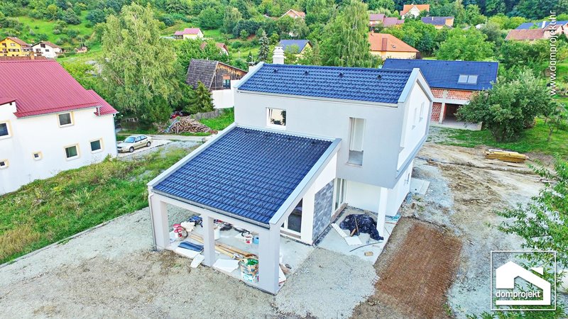 Modernes Fertighaus mit Obergeschoss Požega