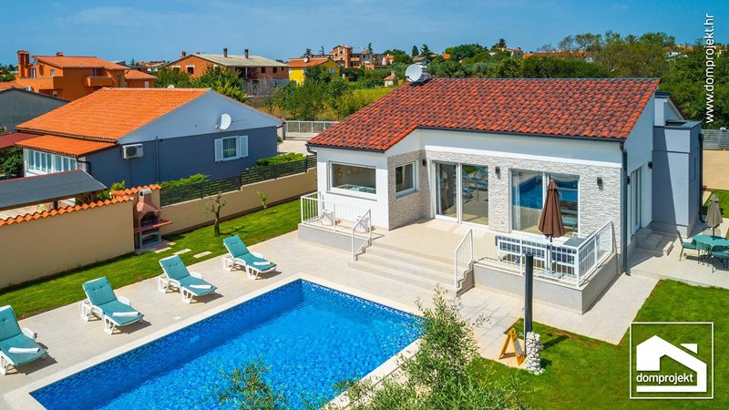 Fertighaus mit Pool Pula