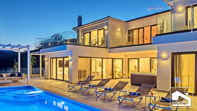 Fertighaus mit Pool Sinj