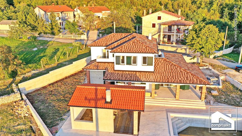 Fertighaus mit Pool Šorgi