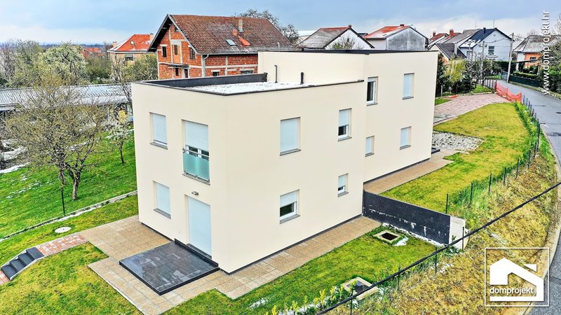 Modernes Fertighaus mit Obergeschoss Zagreb