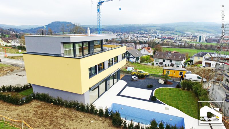 Modernes Fertighaus mit Pool Baar