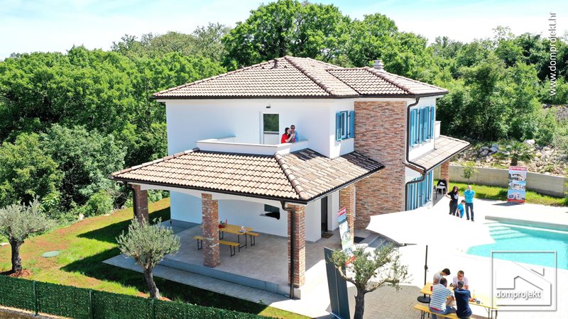 Modernes Fertighaus mit Pool Gabonjin