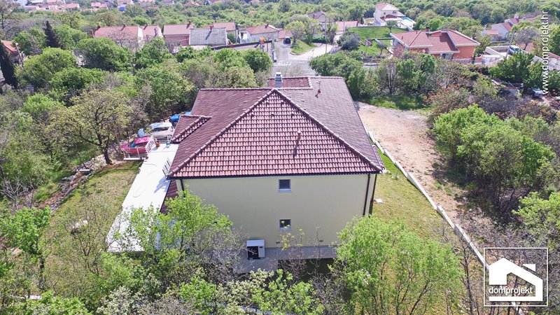 Modernes Fertighaus mit Pool Kostrena