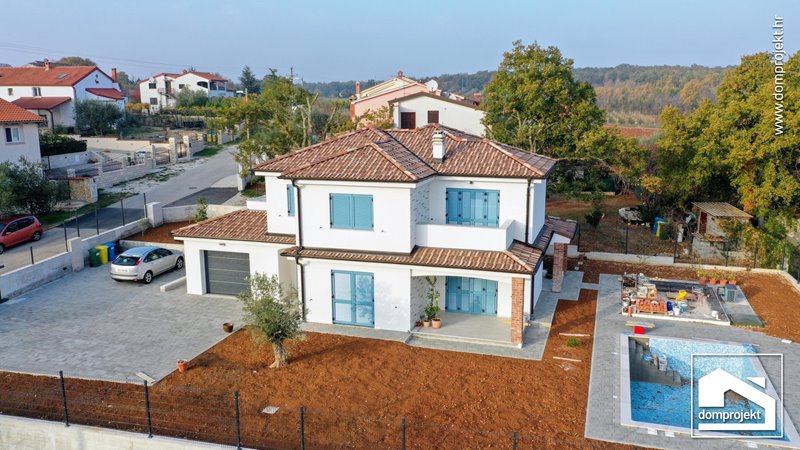 Modernes Fertighaus mit Pool Mušalež