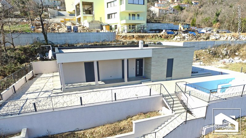 Modernes Fertighaus mit Pool Poljane
