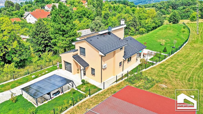 Modernes Fertighaus mit Dachgeschoss Samobor