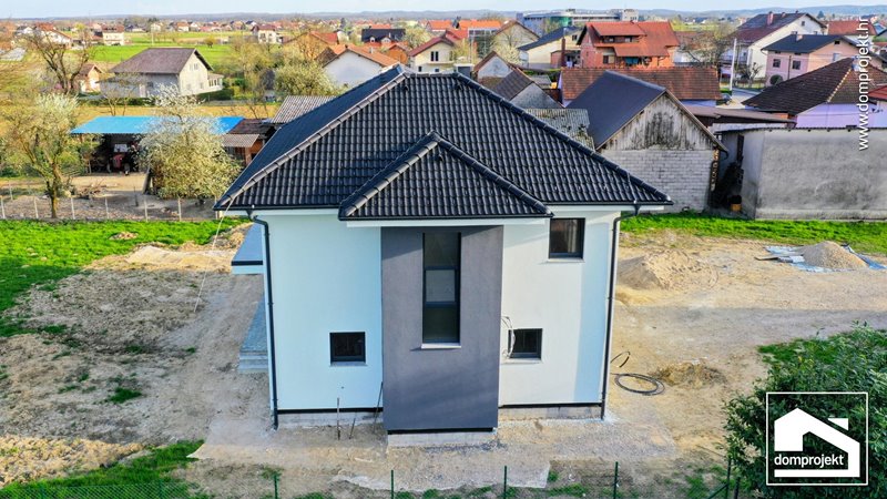 Komfortables Fertighaus mit Obergeschoss Brezovica