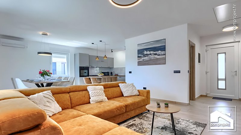 Energieeffizientes Fertighaus mit Pool Kunj