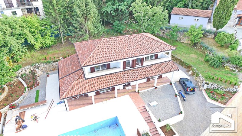 Energieeffizientes Fertighaus mit Pool Lovran