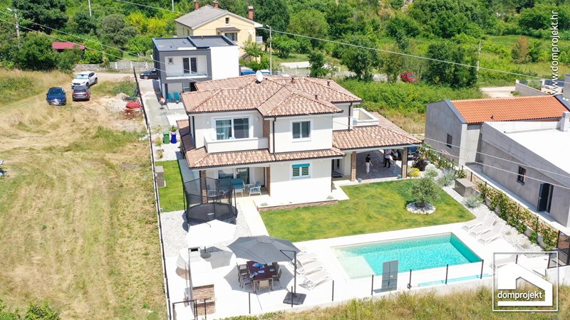 Modernes Fertighaus mit Obergeschoss Nedešćina
