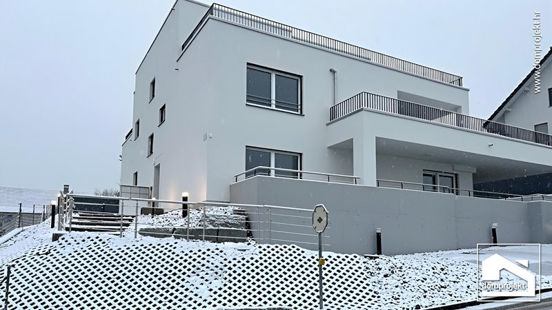 Modernes Mehrfamilienhaus in Fertigbauweise Reinach