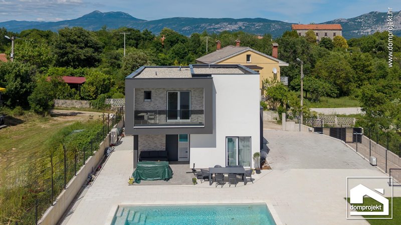 Modernes Fertighaus mit Obergeschoss Nedešćina