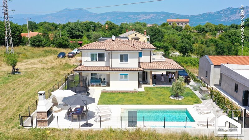 Fertighaus mit Pool Nedešćina
