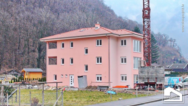 Modernes Wohngebäude in Fertigbauweise Biasca