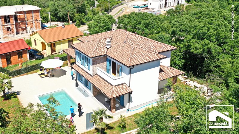 Komfortables Fertighaus mit Obergeschoss Gabonjin