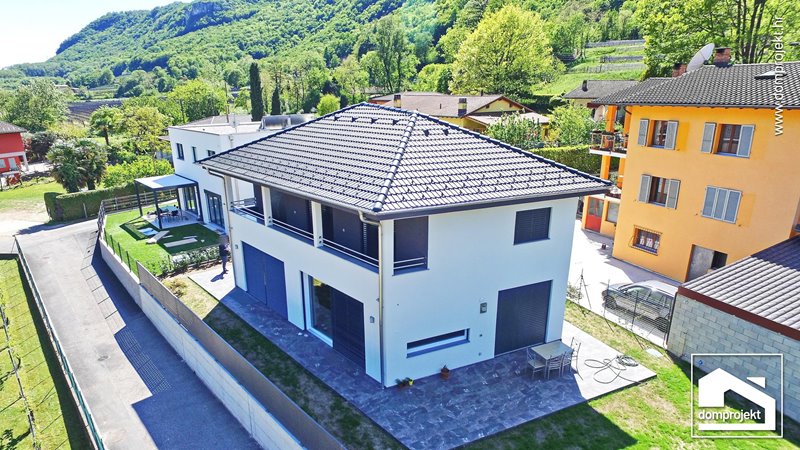 Energieeffizientes Fertighaus mit Obergeschoss Riva San Vitale