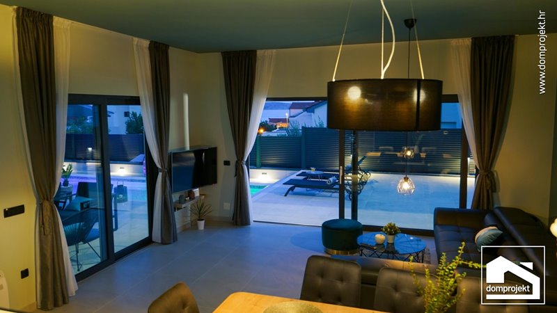 Komfortables Fertighaus mit Pool Brodarica