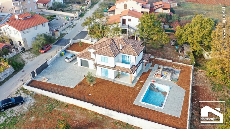 Energieeffizientes Fertighaus mit Obergeschoss Mušalež