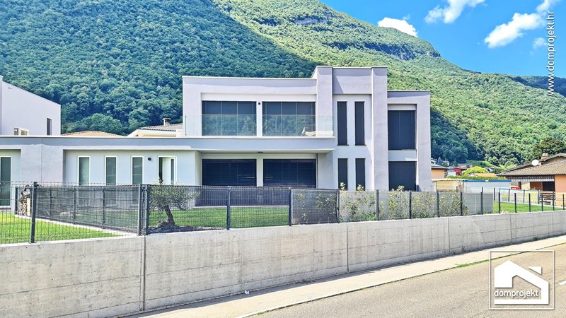 Modernes Fertighaus mit Obergeschoss Riva San Vitale