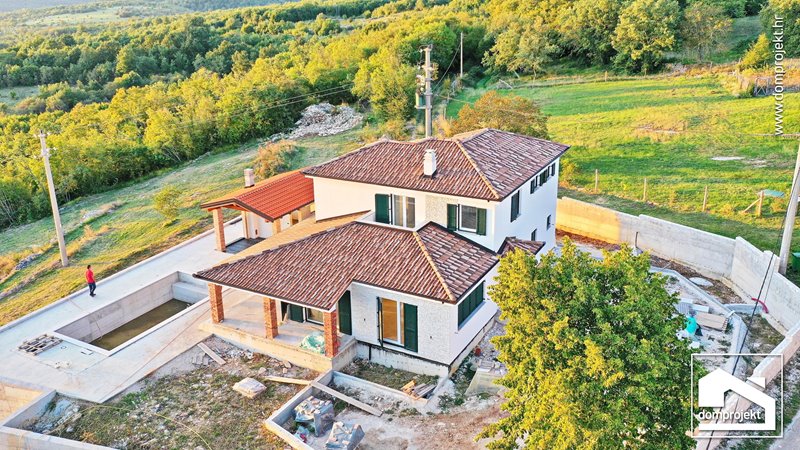 Energieeffizientes Fertighaus mit Obergeschoss Šorgi